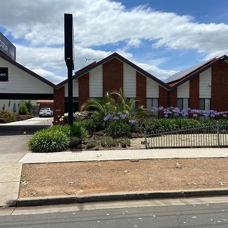 Melton Motor Inn And Apartments Buitenkant foto