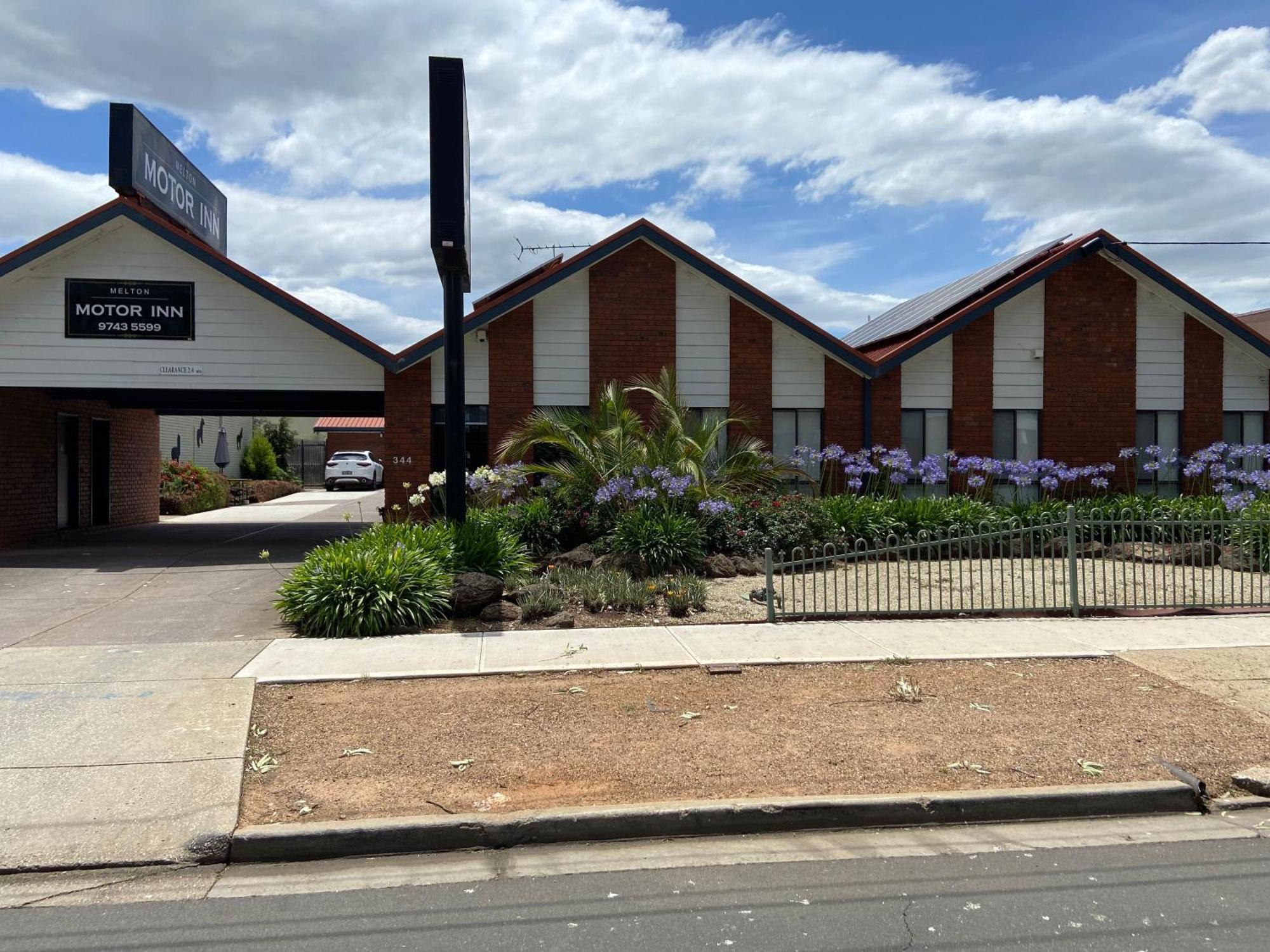 Melton Motor Inn And Apartments Buitenkant foto