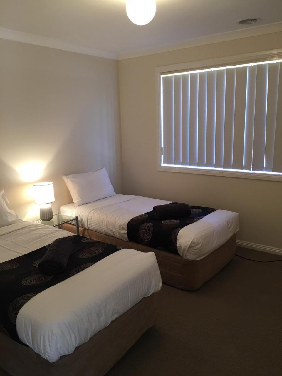 Melton Motor Inn And Apartments Buitenkant foto