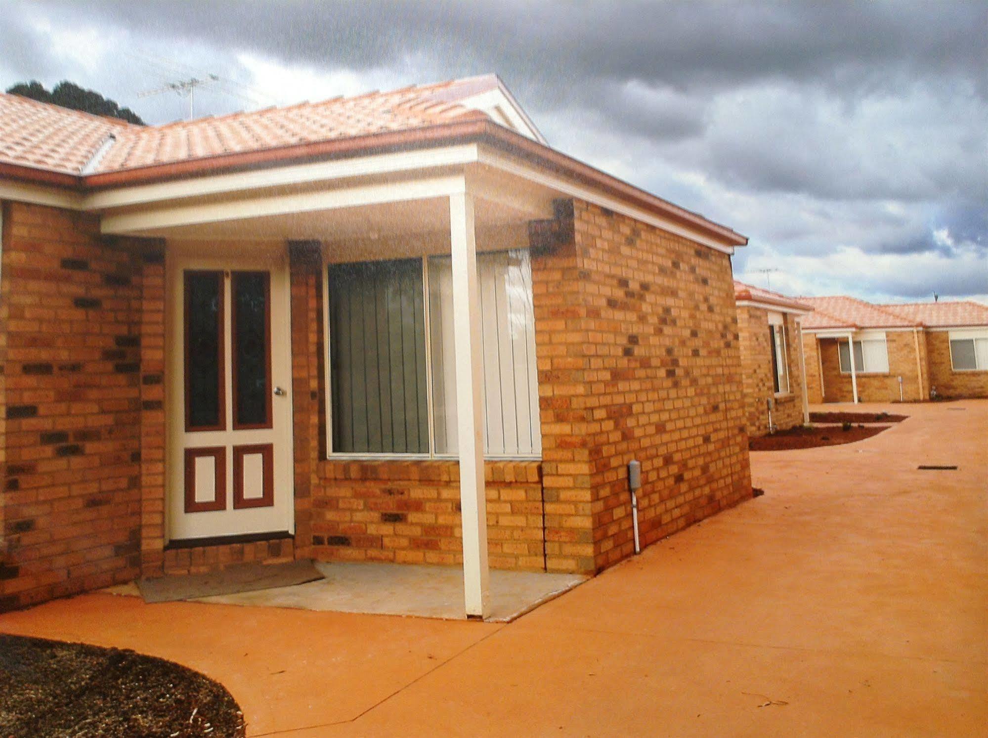Melton Motor Inn And Apartments Buitenkant foto