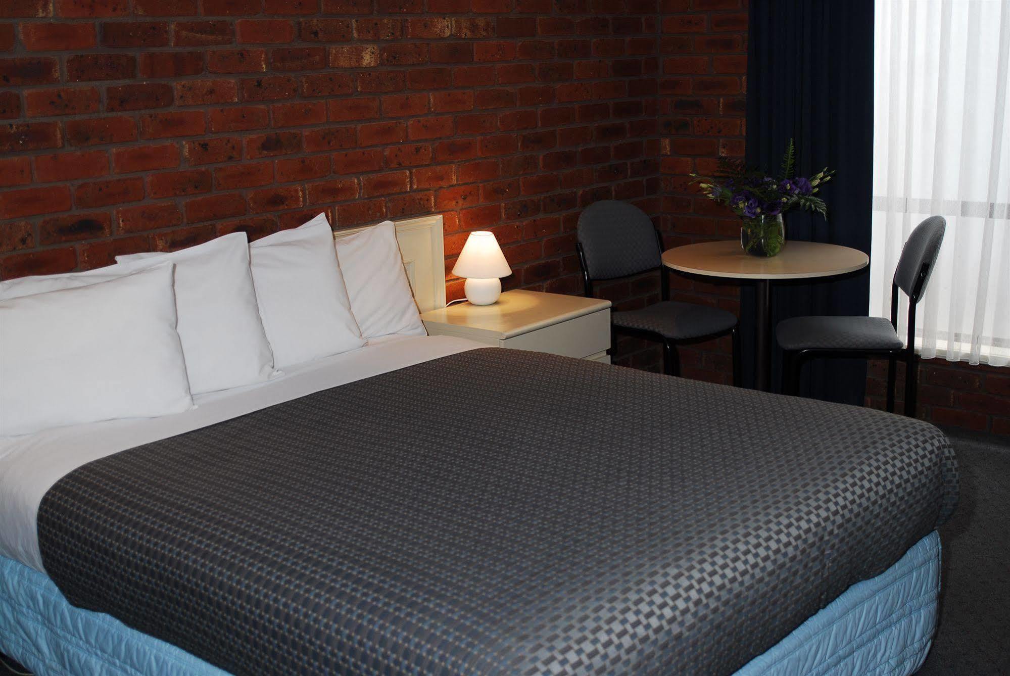 Melton Motor Inn And Apartments Buitenkant foto