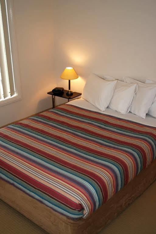 Melton Motor Inn And Apartments Buitenkant foto