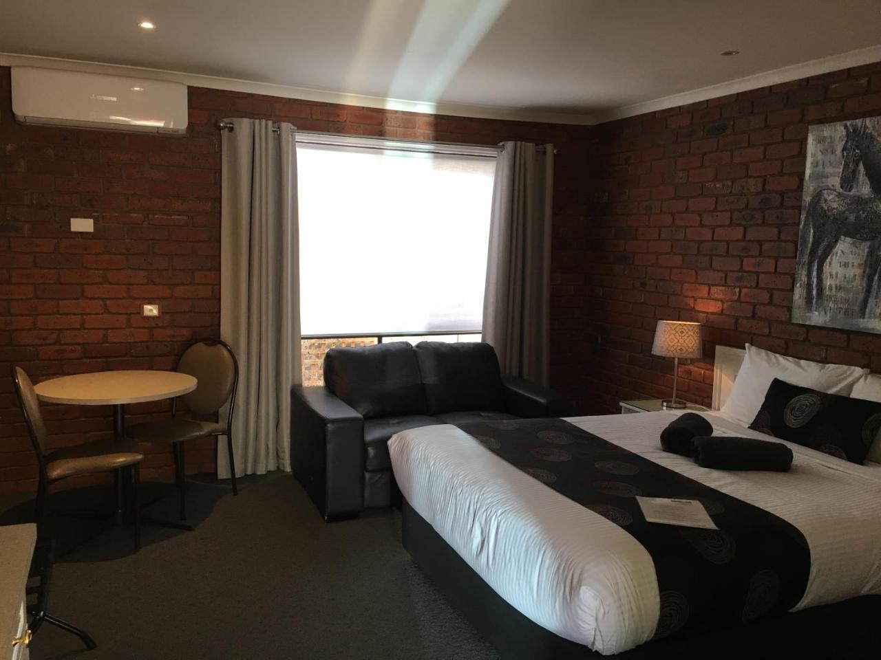 Melton Motor Inn And Apartments Buitenkant foto